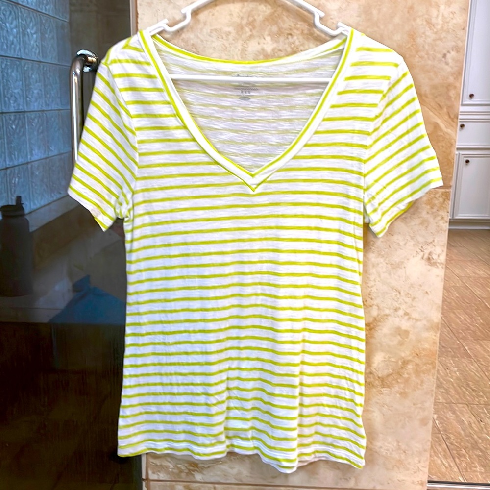 Old Navy vintage v-neck t-shirt Heathered white / lime green stripe